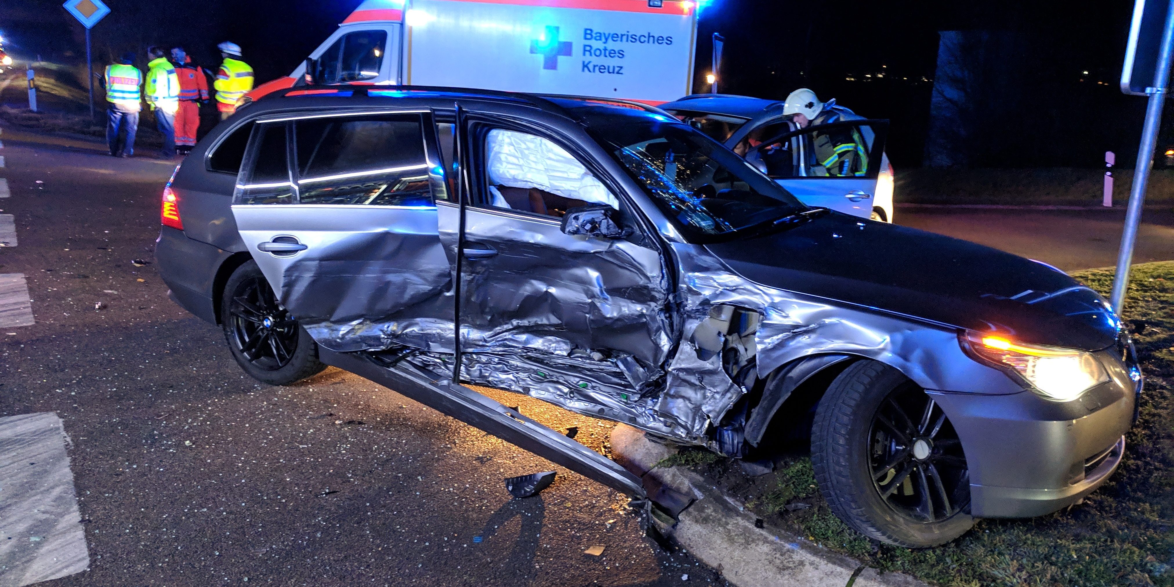 Verkehrsunfall Auf Der Umgehungsstrasse 13 11 2018 Ff Burglengenfeld