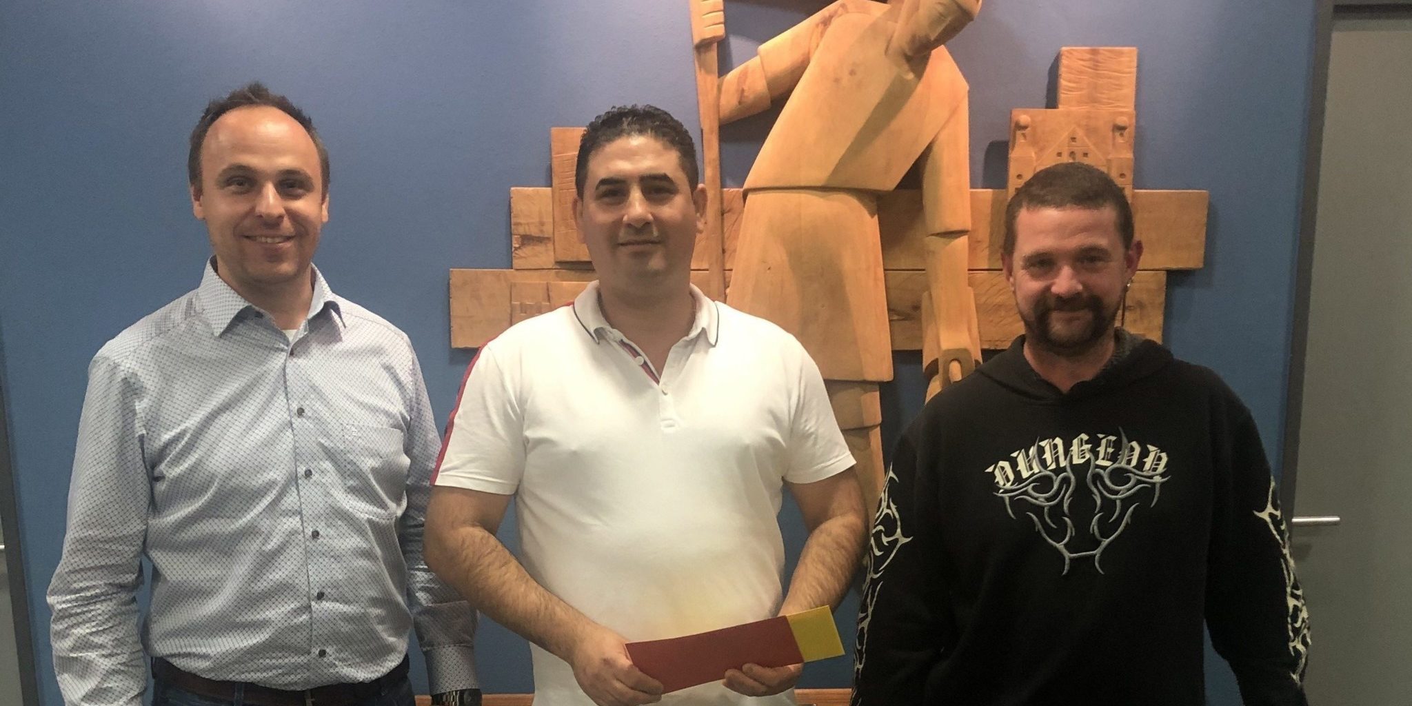 (Mitte Slimen Ben Dhafer, links 1. Vorsitzender Markus Liegl, rechts 2. Kommandant Thomas Bruckschlegel)